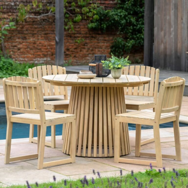 Rifle Outdoor Wooden Round Dining Table With 4 Chairs In Natural